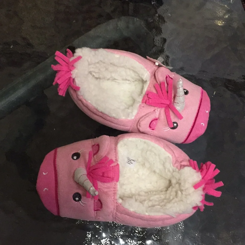 🦄 Toddler 2T-3T Unicorn Slippers 🦄